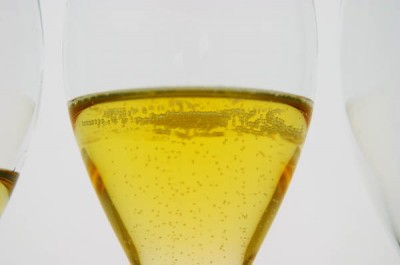 A glass of champagen with bubbles