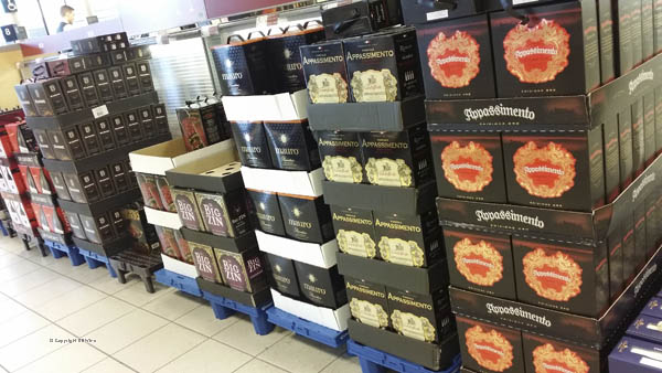 Shelves with bag-in-box at Systembolaget