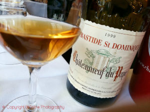 white chateauneuf wine