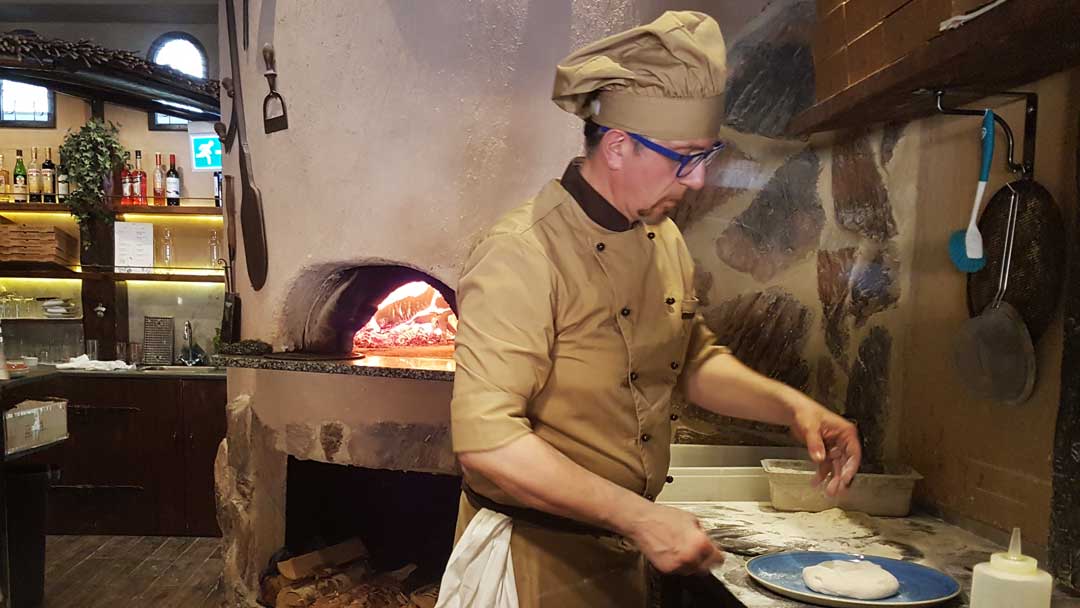 Giovanni Santarpia making pizza