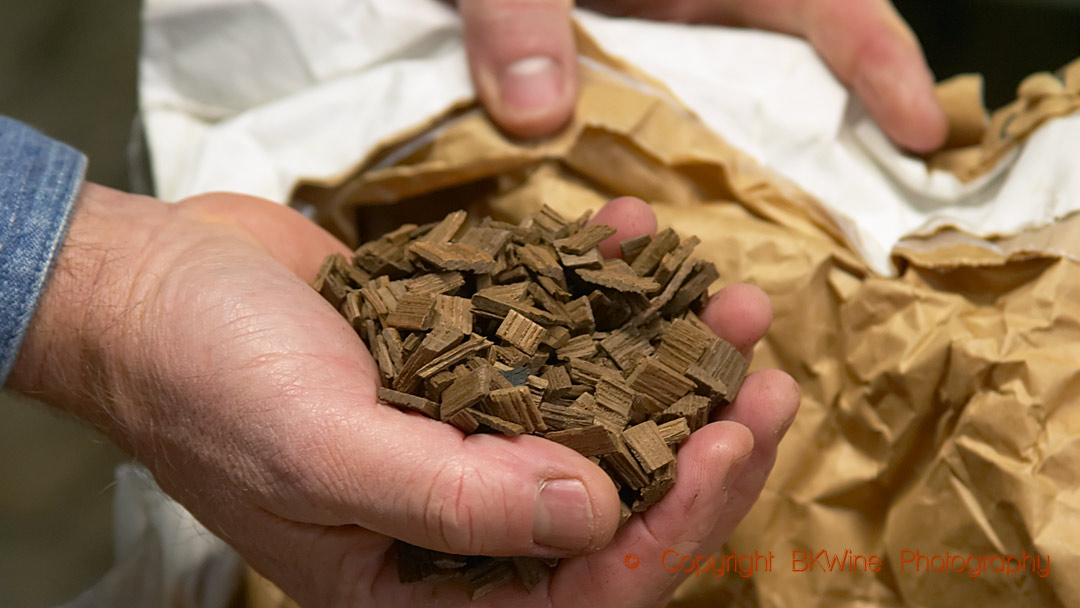 Oak chips for winemaking