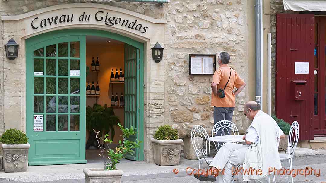 Caveau du Gigondas in the village