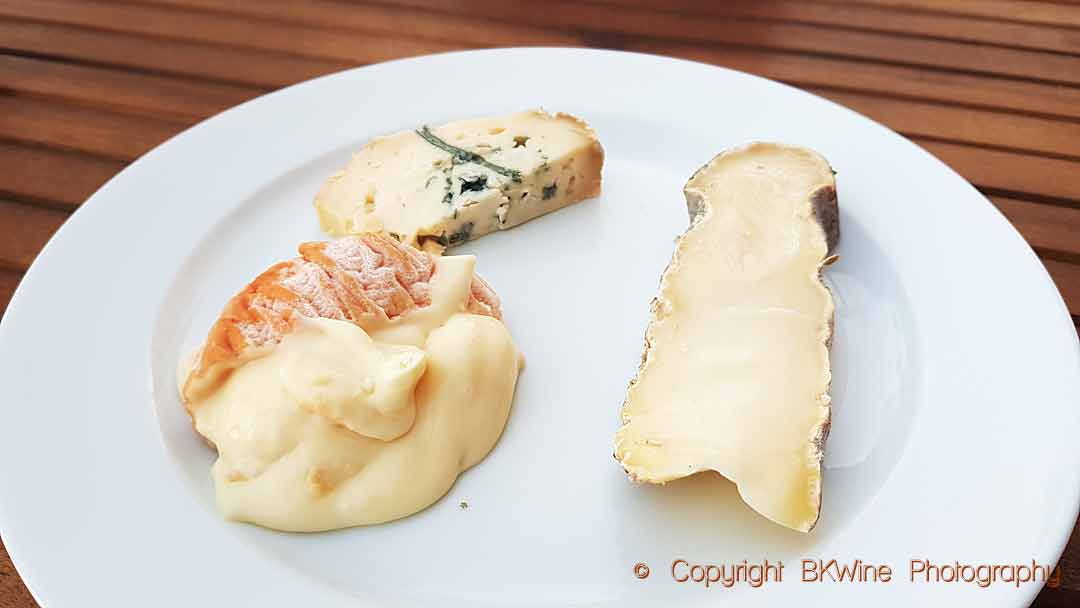 Cheese from Quatrehomme: saint-nectaire, epoisses and laqueuille