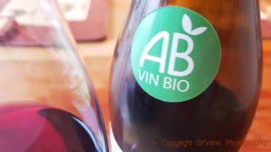AB Agriculture Biologique vin bio label on a bottle