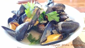 A plate of moules, mussles, for starter