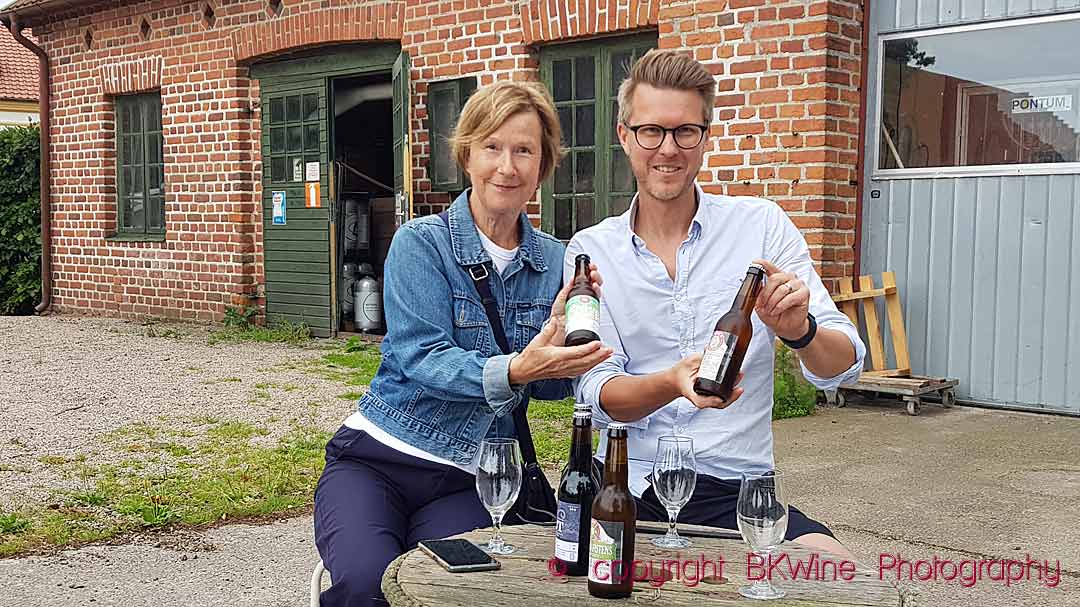 Britt Karlsson and Magnus Elmgren Servin, owner of HÃ¶nsinge Hantwerksbryggeri