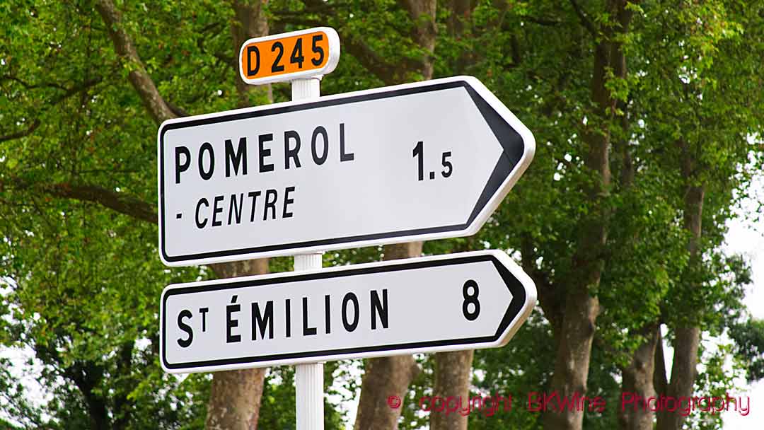 波尔多的Pomerol和Saint Emilion的路标，D 245